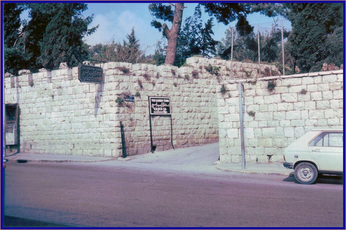 We boarded our bus on Nablus Rd just north of Damascus Gate by the Garden Tomb